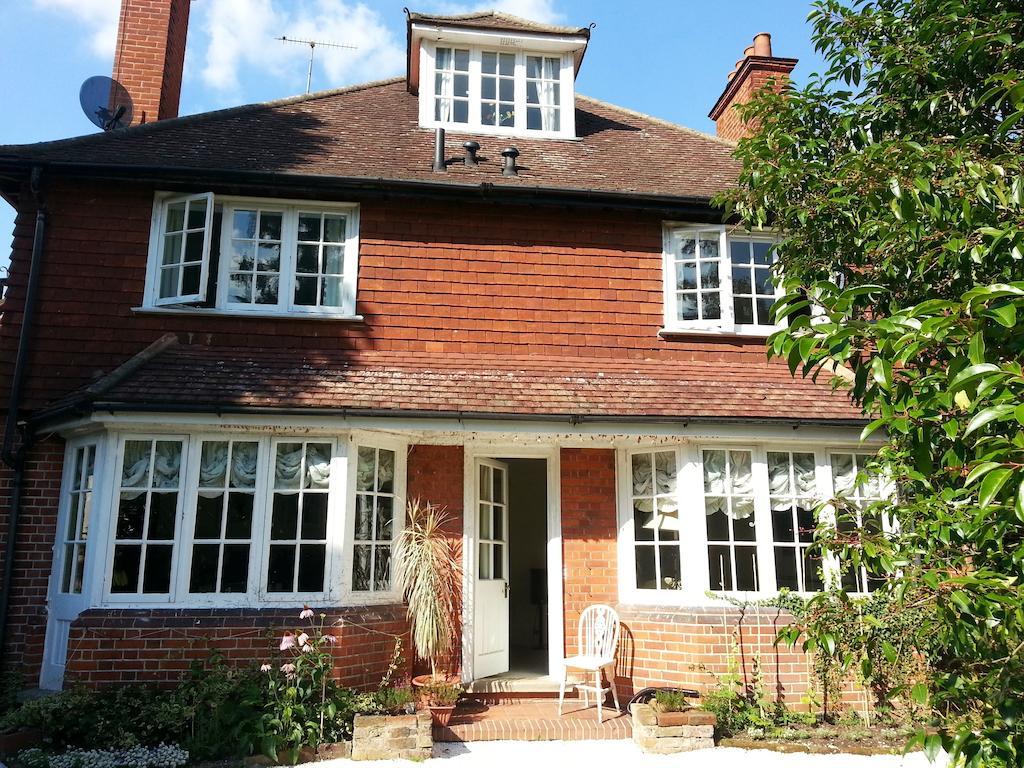 Rosemead Guest House Claygate Εξωτερικό φωτογραφία