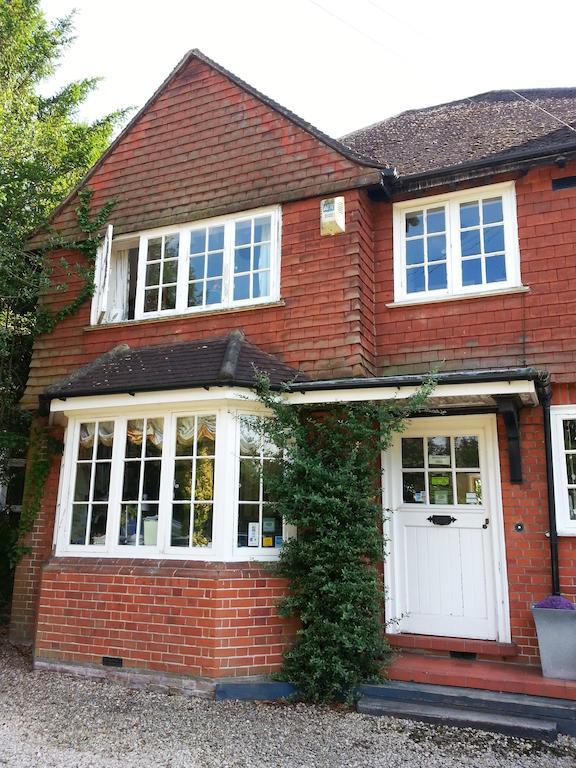 Rosemead Guest House Claygate Εξωτερικό φωτογραφία