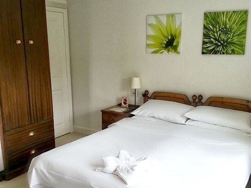 Rosemead Guest House Claygate Εξωτερικό φωτογραφία