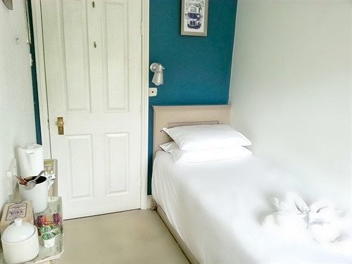 Rosemead Guest House Claygate Εξωτερικό φωτογραφία
