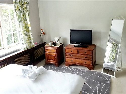Rosemead Guest House Claygate Εξωτερικό φωτογραφία