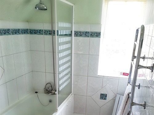 Rosemead Guest House Claygate Εξωτερικό φωτογραφία